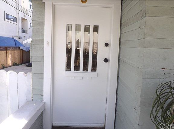 5th image of 2728 East Broadway