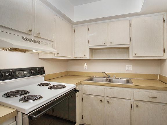 5th image of 1830 Maravilla Ave APT 319