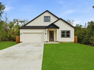 419 S Lobit St, La Porte, TX 77571