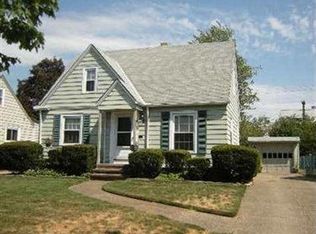 3105 Joslyn Rd, Cleveland, OH 44111