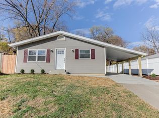 2713 W Randolph St, Saint Charles, MO 63301