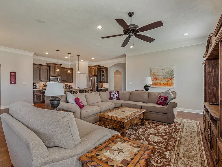 8200 Carters Cv — Photo 5