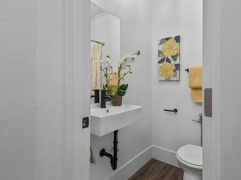 Madrona — Photo 3