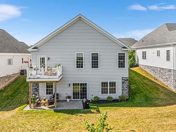 4th image of 299 Jefferson Ln