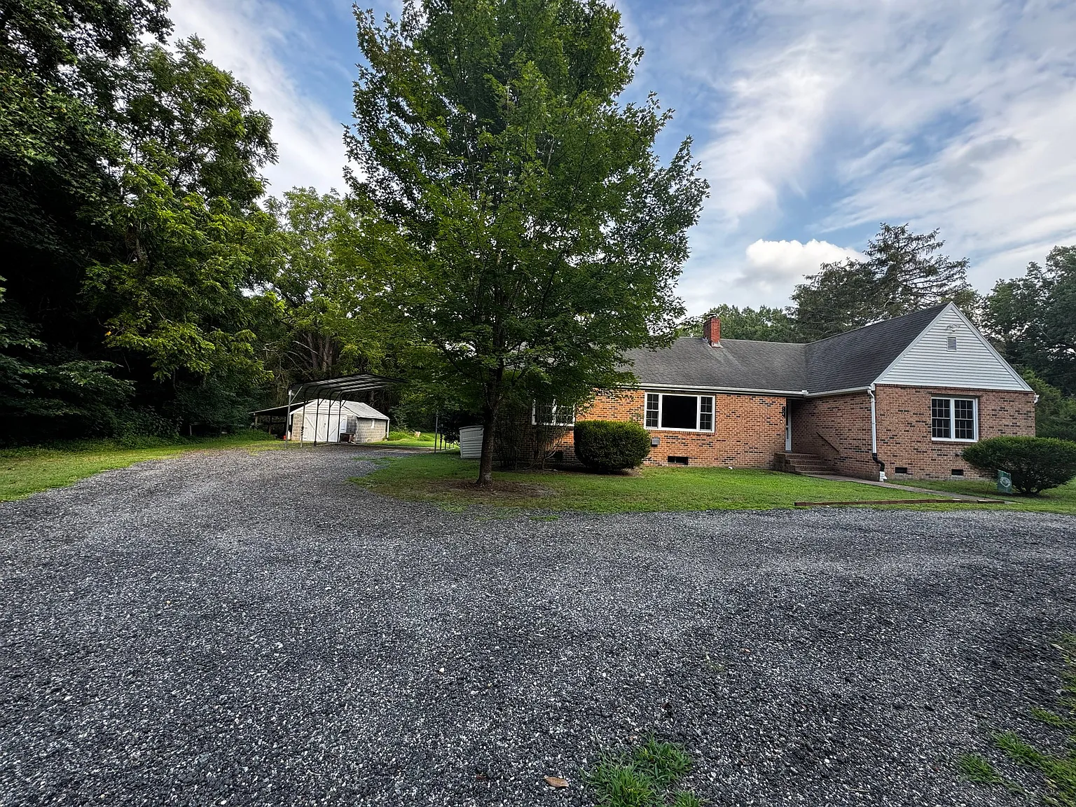 Charming 3BR Single Family Home in Gloucester - $2000/mo — Photo 3