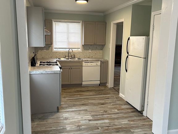 5th image of 1557 Rebecca St