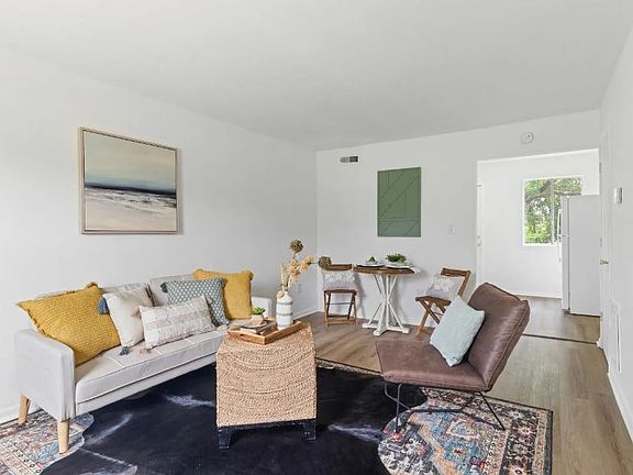 Entrance Living Room