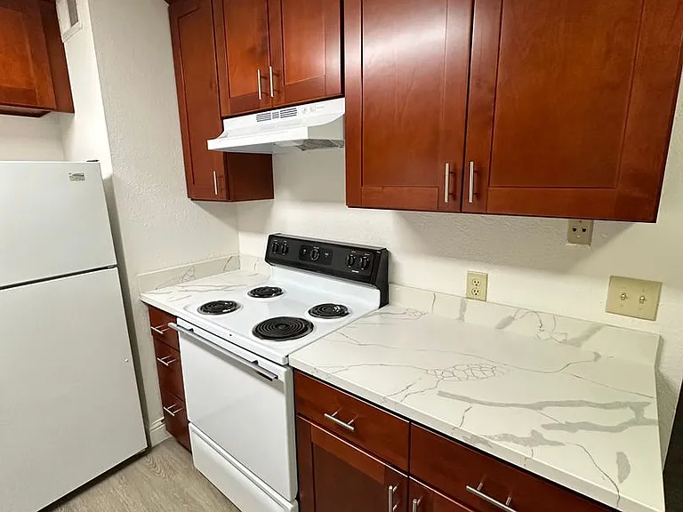 3259 Marshall Way #10 — Photo 5