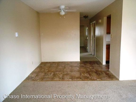 4th image of 671 Oakwood Dr