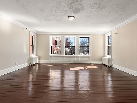 2nd image of 360 Farmington Ave #4