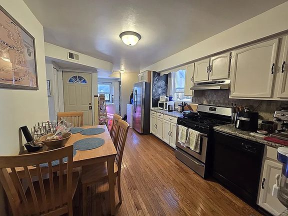 2nd image of 1945 W Roscoe St #2