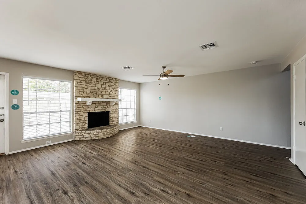 3 bed, 2.5 bath, 1994 sqft, $1,760 — Photo 4