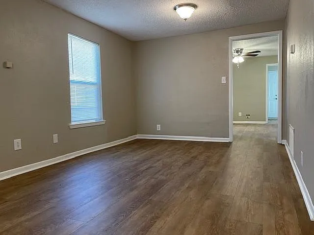 2 bed, 1012 sqft, $1,700 — Photo 3