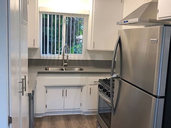 3rd image of 803 N Eucalyptus Ave APT 1