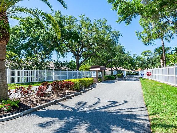 3rd image of 5711 Garden Lakes Majestic