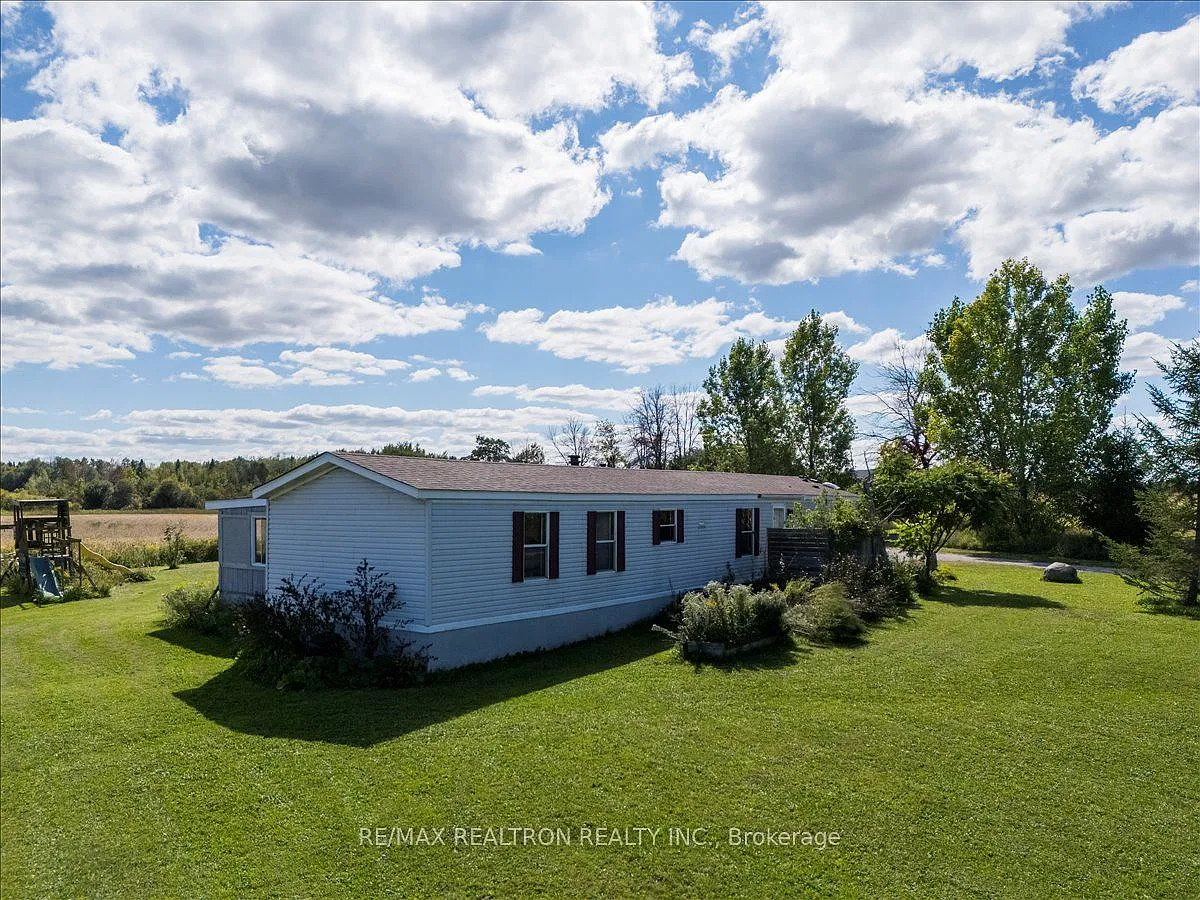 3 bed, $2,400 — Photo 2