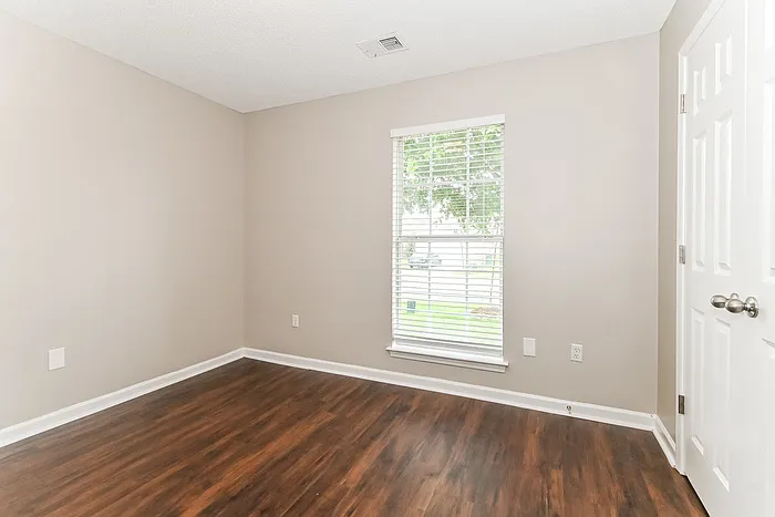 5682 Hunters Chase Dr — Photo 14