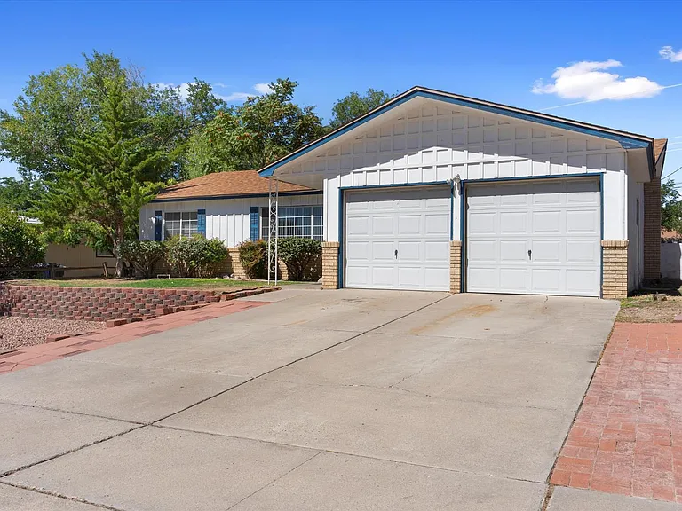 10217 Santa Paula Ave NE — Photo 2