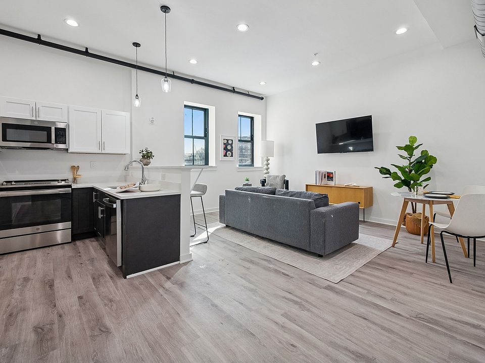 1st image of 70 Roseville Ave #3B