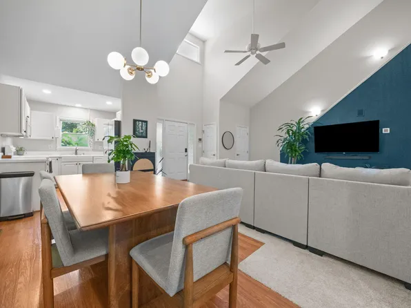 305 McGregor Dr #B, Chapel Hill, NC 27514