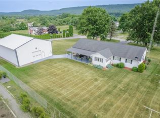 219 W Scott Ct, Brodheadsville, PA 18322