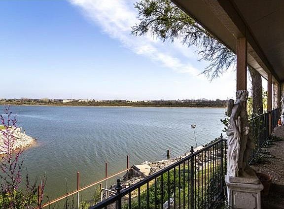 2nd image of 1830 N Harbor Ct