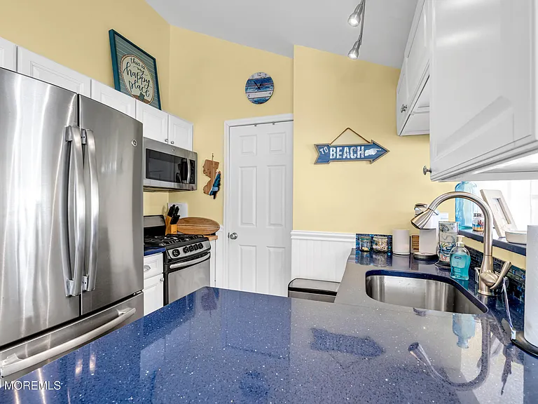 112 W Tide Way — Photo 9