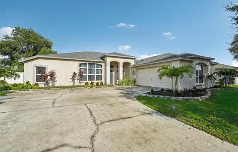 4 bed, 2206 sqft, $3,700 — Photo 3