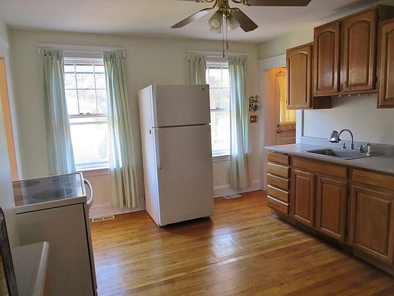 4th image of 386 Greenwood St