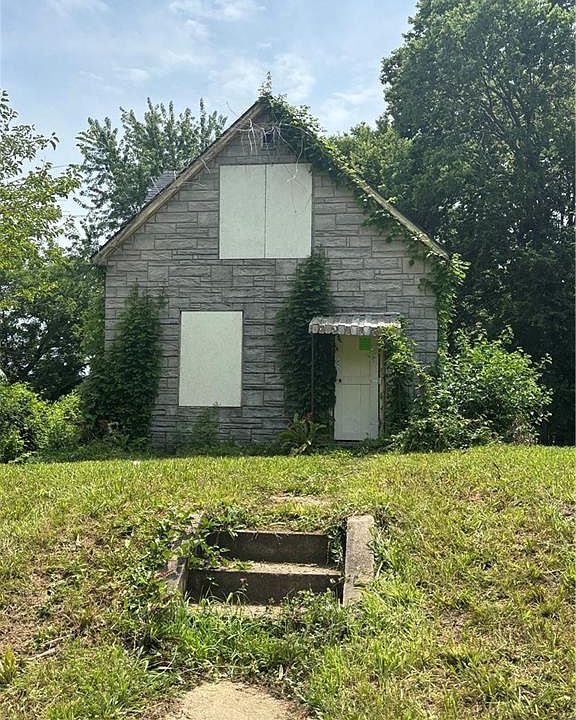 1st image of 2221 Garfield Ave