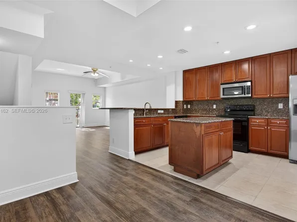 626 SW 1st Dr, Pompano Beach, FL 33060