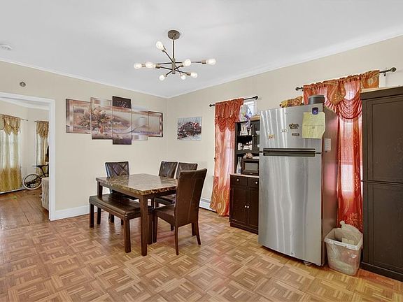 5th image of 144 Camden Ave