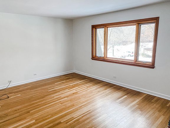2nd image of 417 Edgewood Place River Frst #2