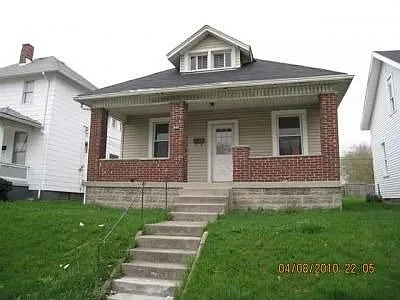 945 Fairwood Ave photo 1