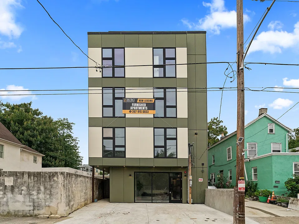 231 E Bringhurst St #404