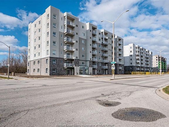 2nd image of 1675 Banwell Rd #706