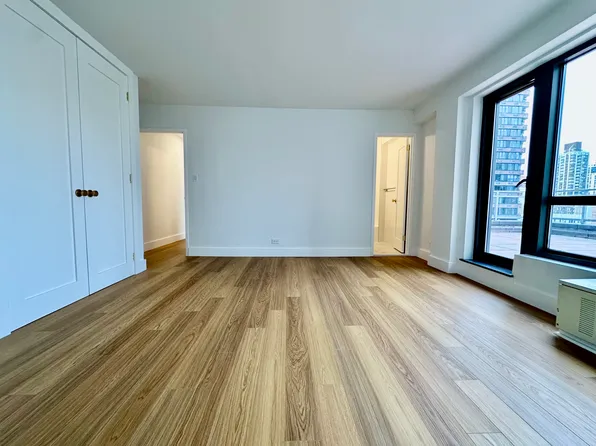 501 East 87th Street image 18 of 39