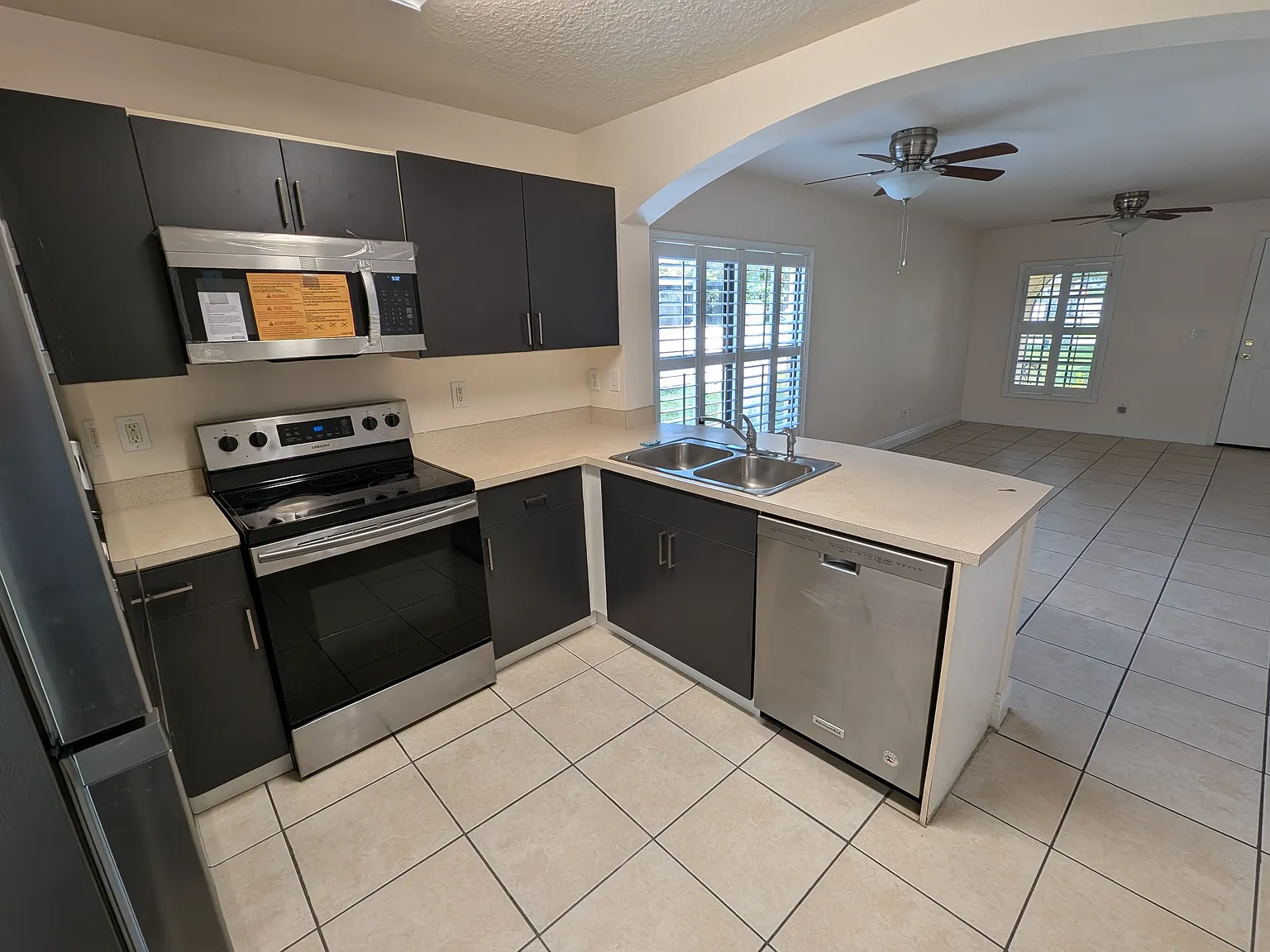 3 bed, 1277 sqft, $1,950 — Photo 4