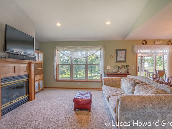 3rd image of 9364 Dakota Dr