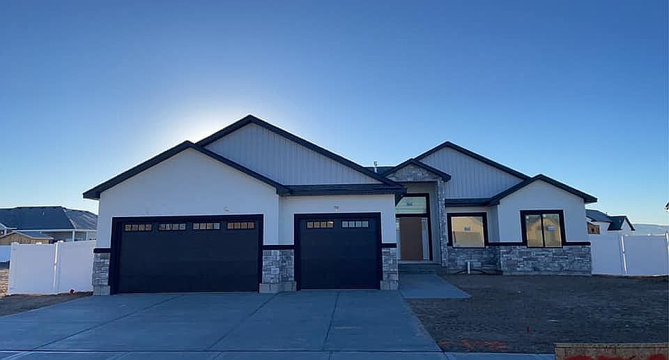 1st image of 379 Fire Thorn Dr