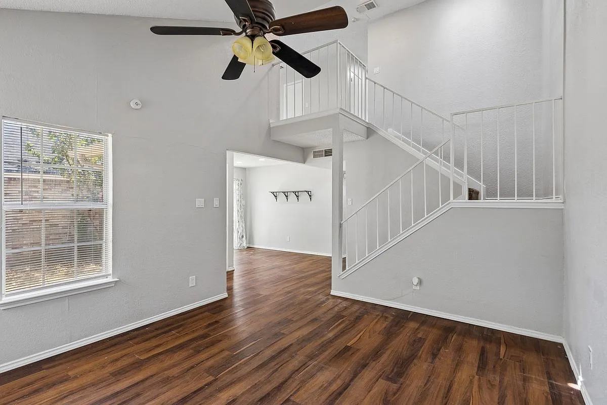 3 bed, 2.0 bath, 1609 sqft, $1,900 — Photo 3