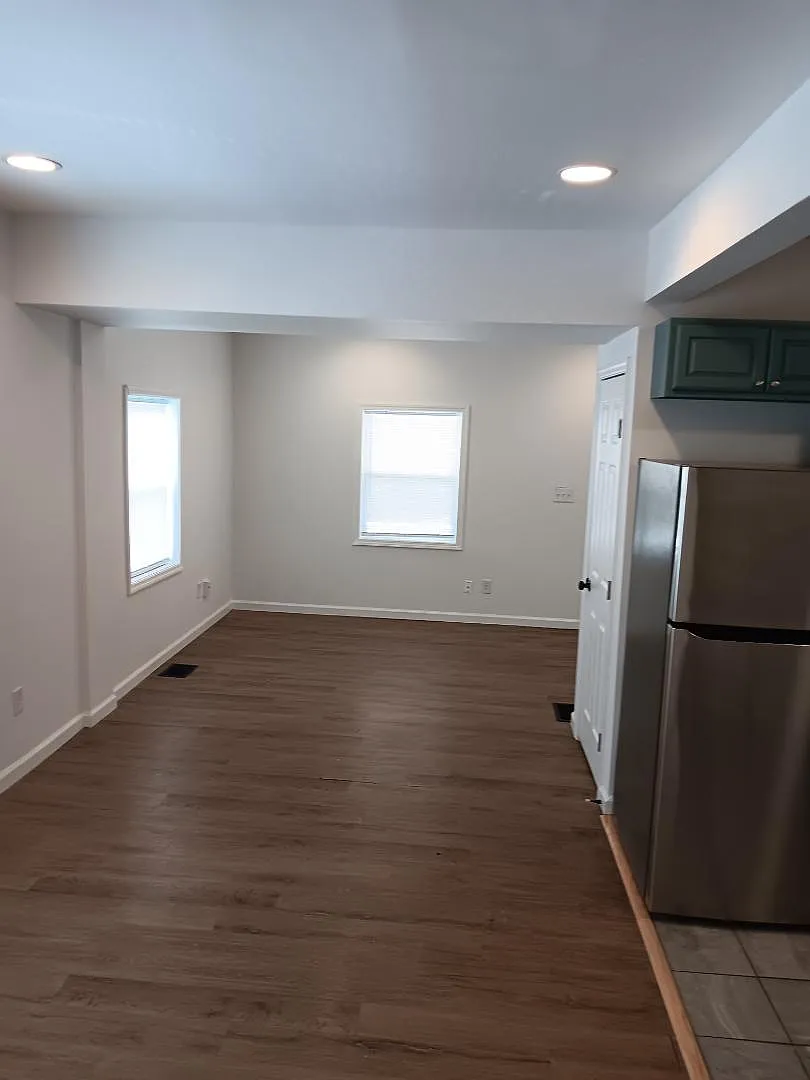 667 E Woodrow Ave — Photo 4