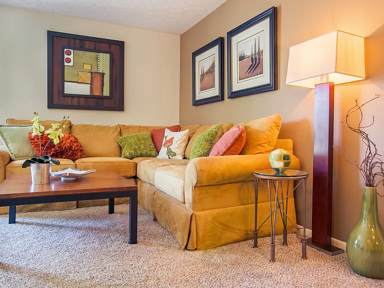 Gettysburg Square Apartments living room