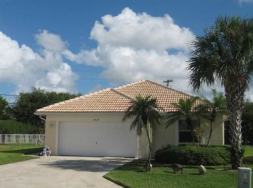 3rd image of 13034 Hampton Lakes Cir