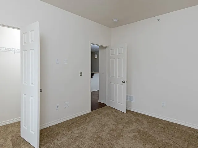 1100 S Market Ave — Photo 5