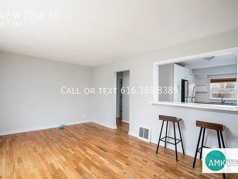 247 W 22nd St — Photo 11