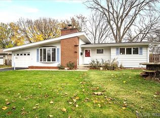 368 Republic Rd, Batavia, IL 60510