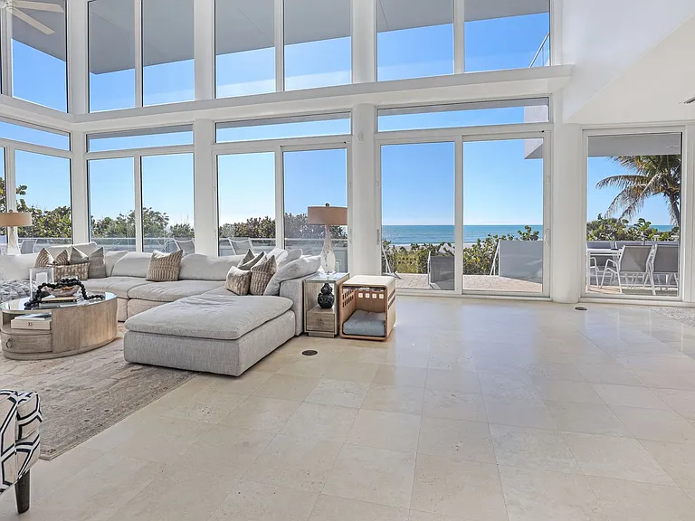 5801 Gulf Of Mexico Dr — Photo 2