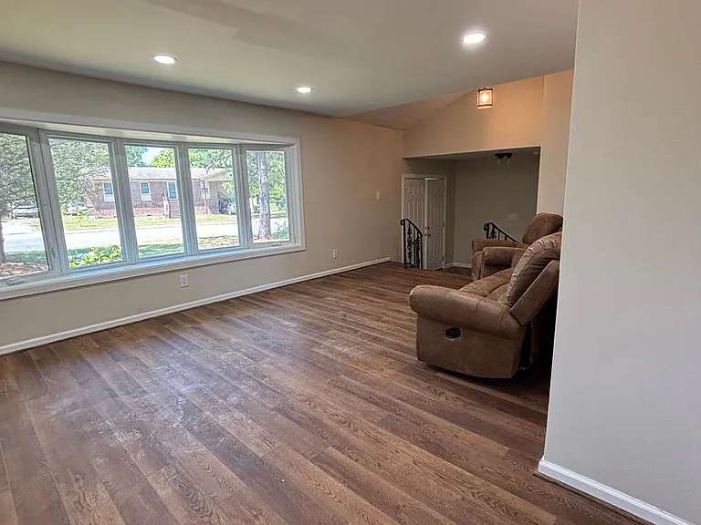 1728 Washington St — Photo 5