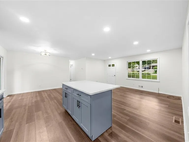 3022 Hillwood Dr — Photo 4